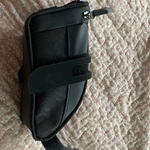 Rear bicycle bag with Velcro ties